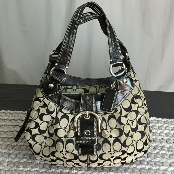 Coach Handbags - ✨HostPick✨Coach Lynn Hobo Shoulder Signature Purse